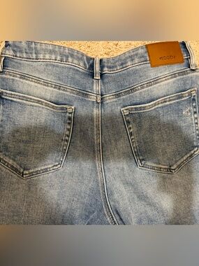 HIDDEN Women’s light/med wash Wide Leg Jeans Sz 30 - worn once! 31” inseam